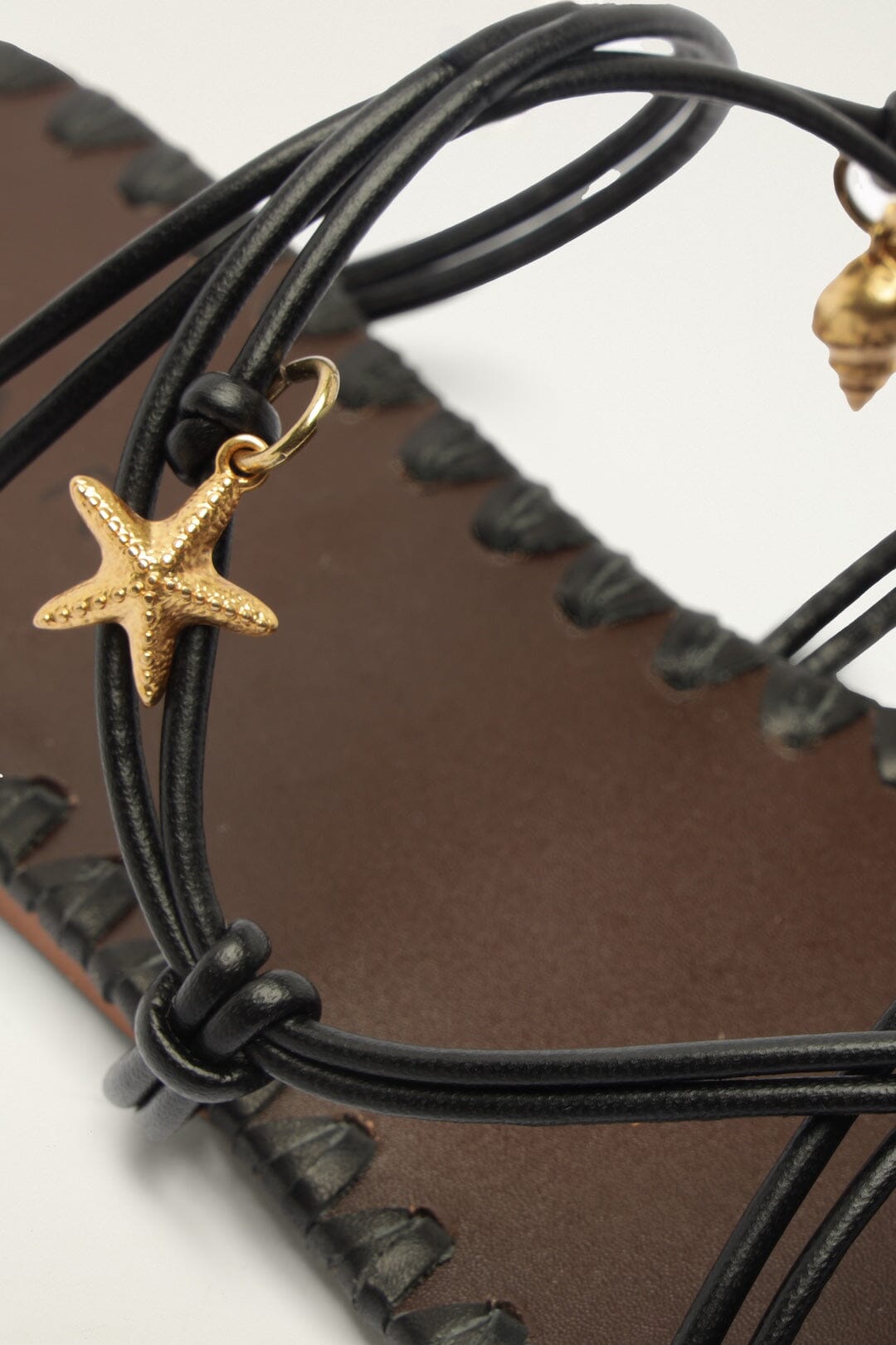 Black And Cuoio Sandales - Black And Cuoio