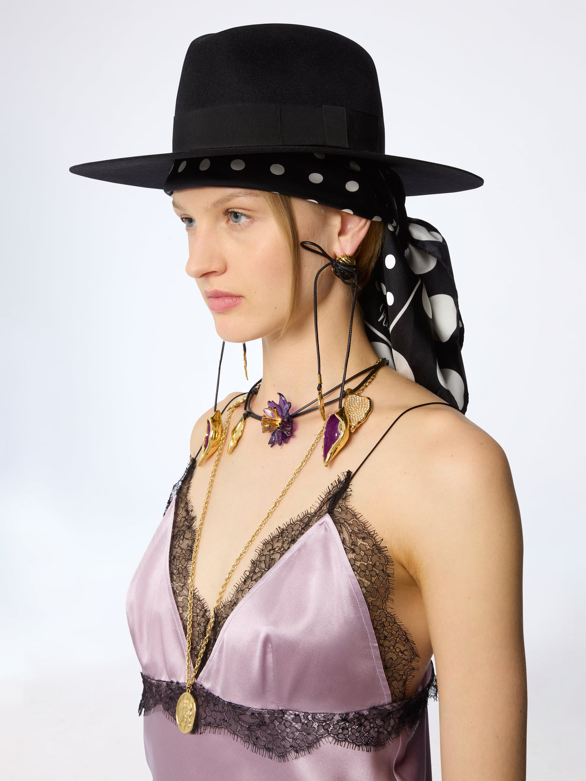 ROBE MIDI TRICOTÉE AVEC INCERTS EN DENTELLE