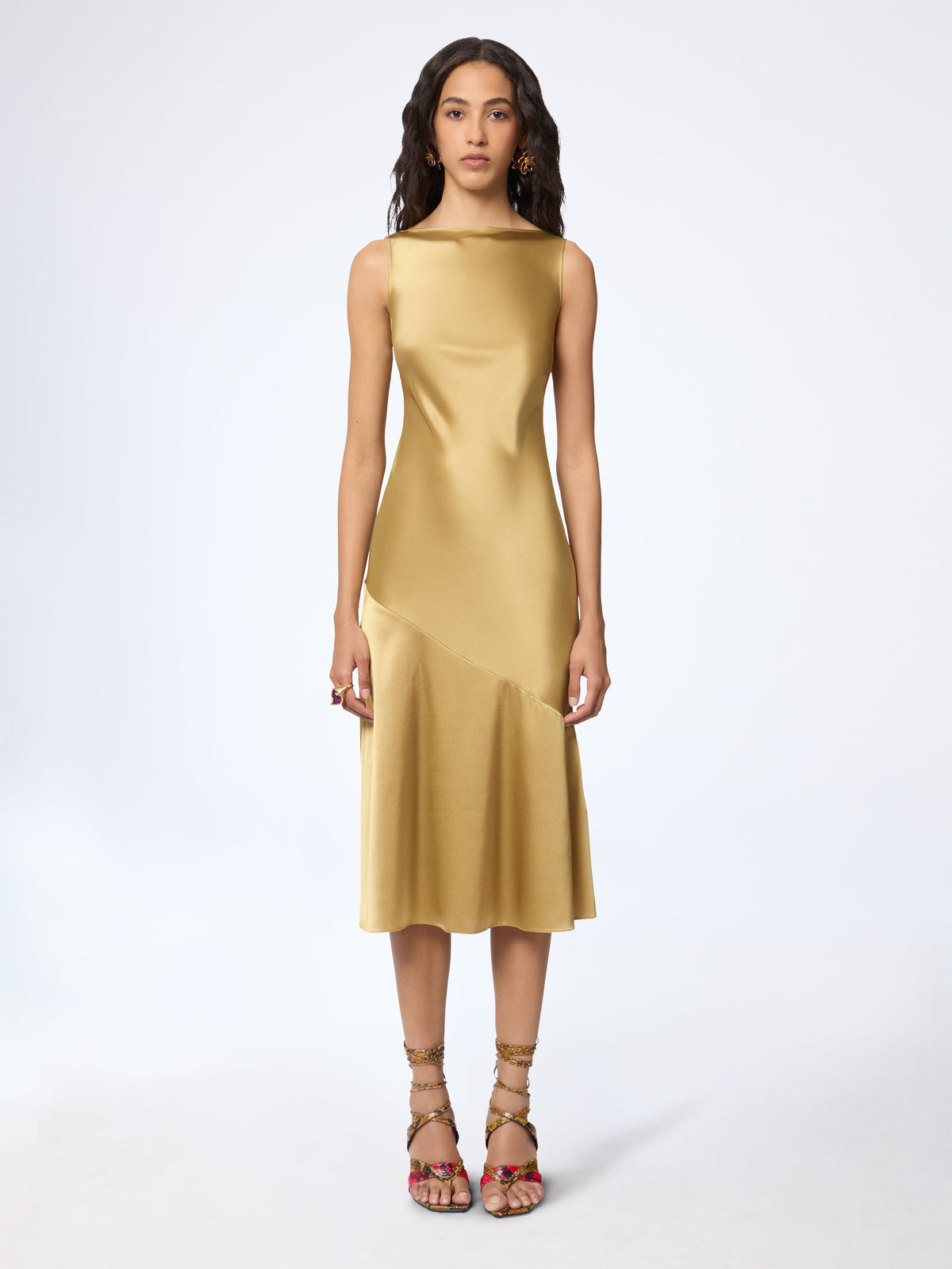 ROBE SIRÈNE DORÉE À DOS NU