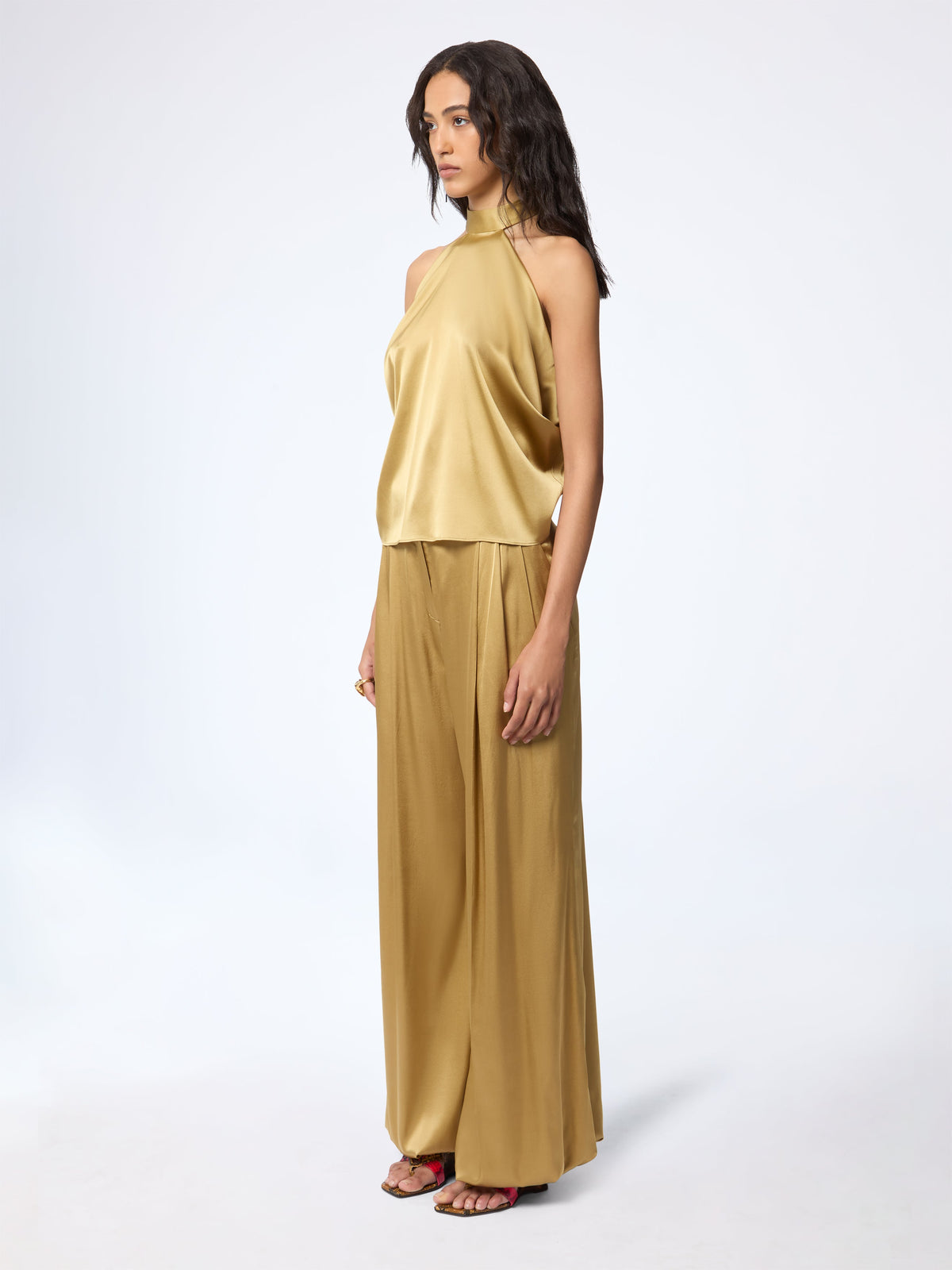 ROBE SIRÈNE AVEC EMPIÈCEMENTS EN DENTELLE