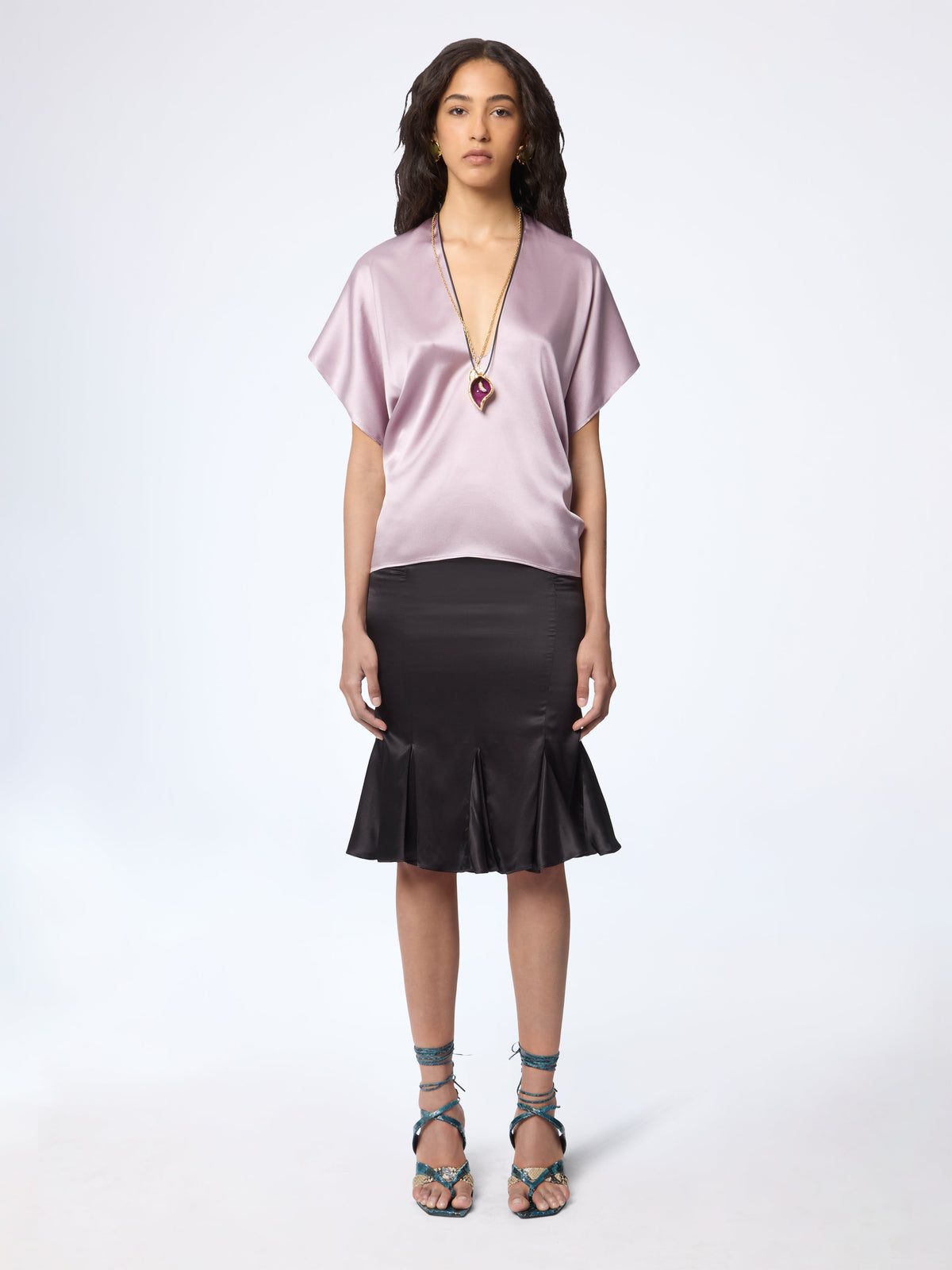 HAUT EN SATIN DE SOIE DORÉ À COL HALTER
