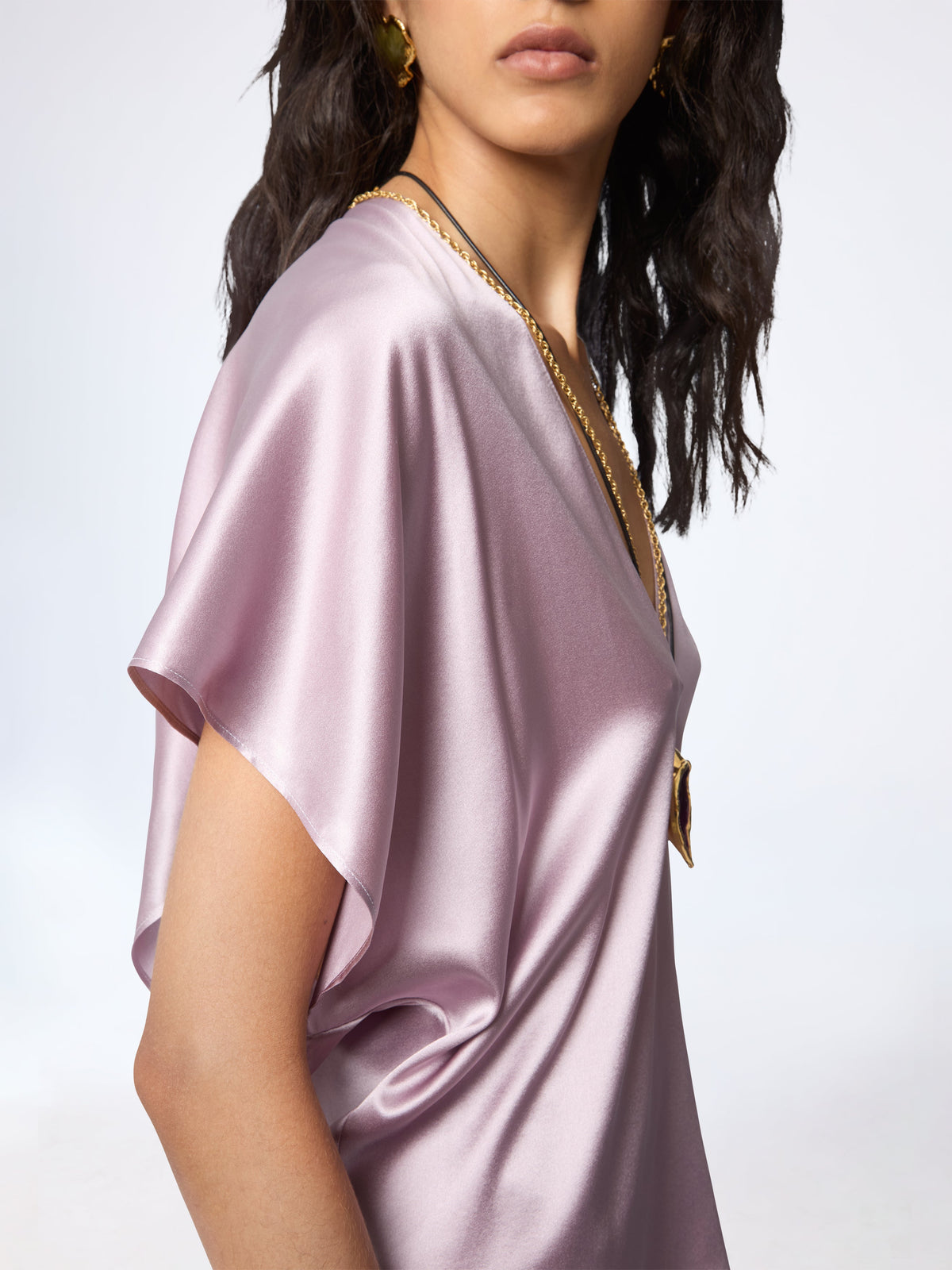 HAUT EN SATIN DE SOIE DORÉ À COL HALTER