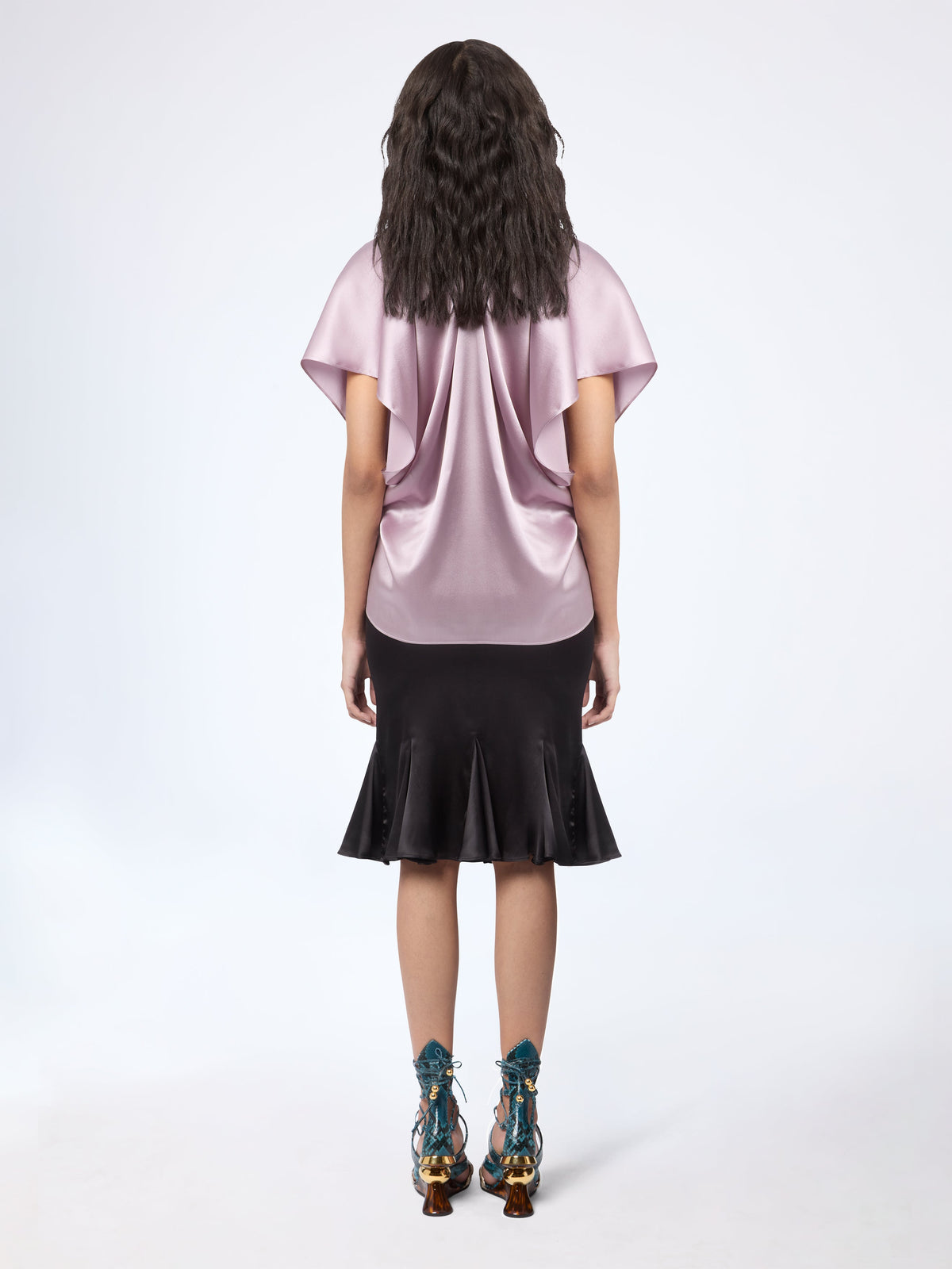 HAUT EN SATIN DE SOIE DORÉ À COL HALTER