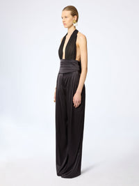 HAUT EN SATIN DE SOIE NOIR DRAPÉ À COL HALTER