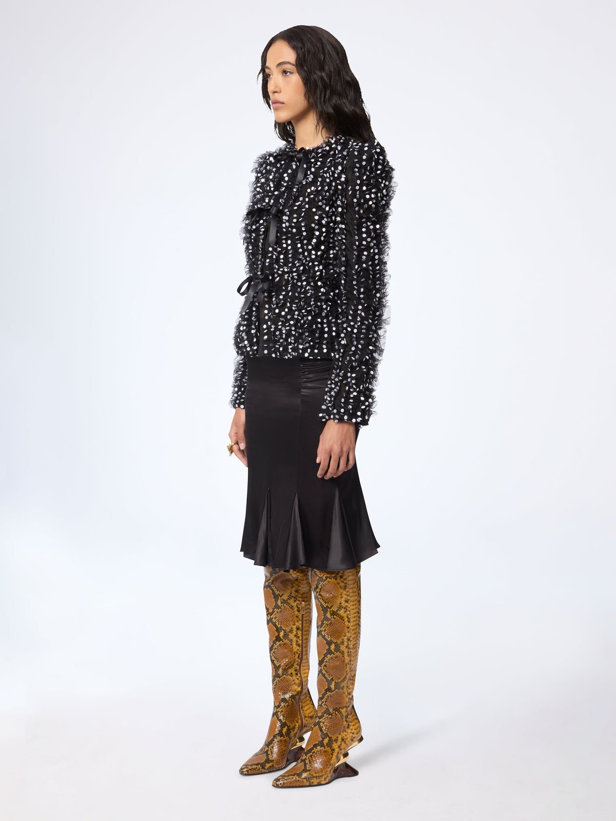 VESTE EN CRÊPE SATIN NOIR AVEC PLI SUR LE DEVANT - Pois