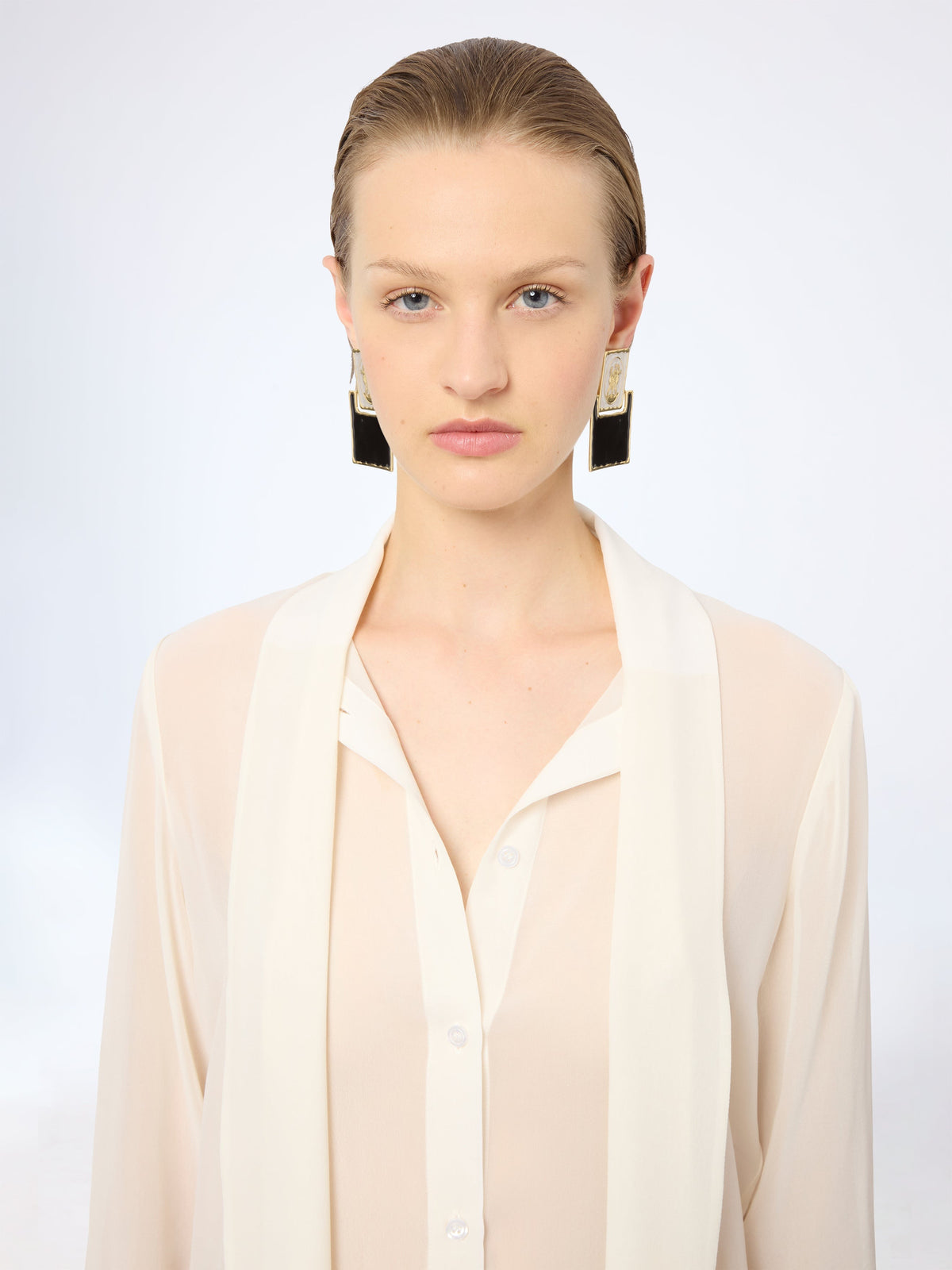 BOUCLES D'OREILLES À CLIP EN FORME DE FLEUR DE CALLA KAKI - Crème