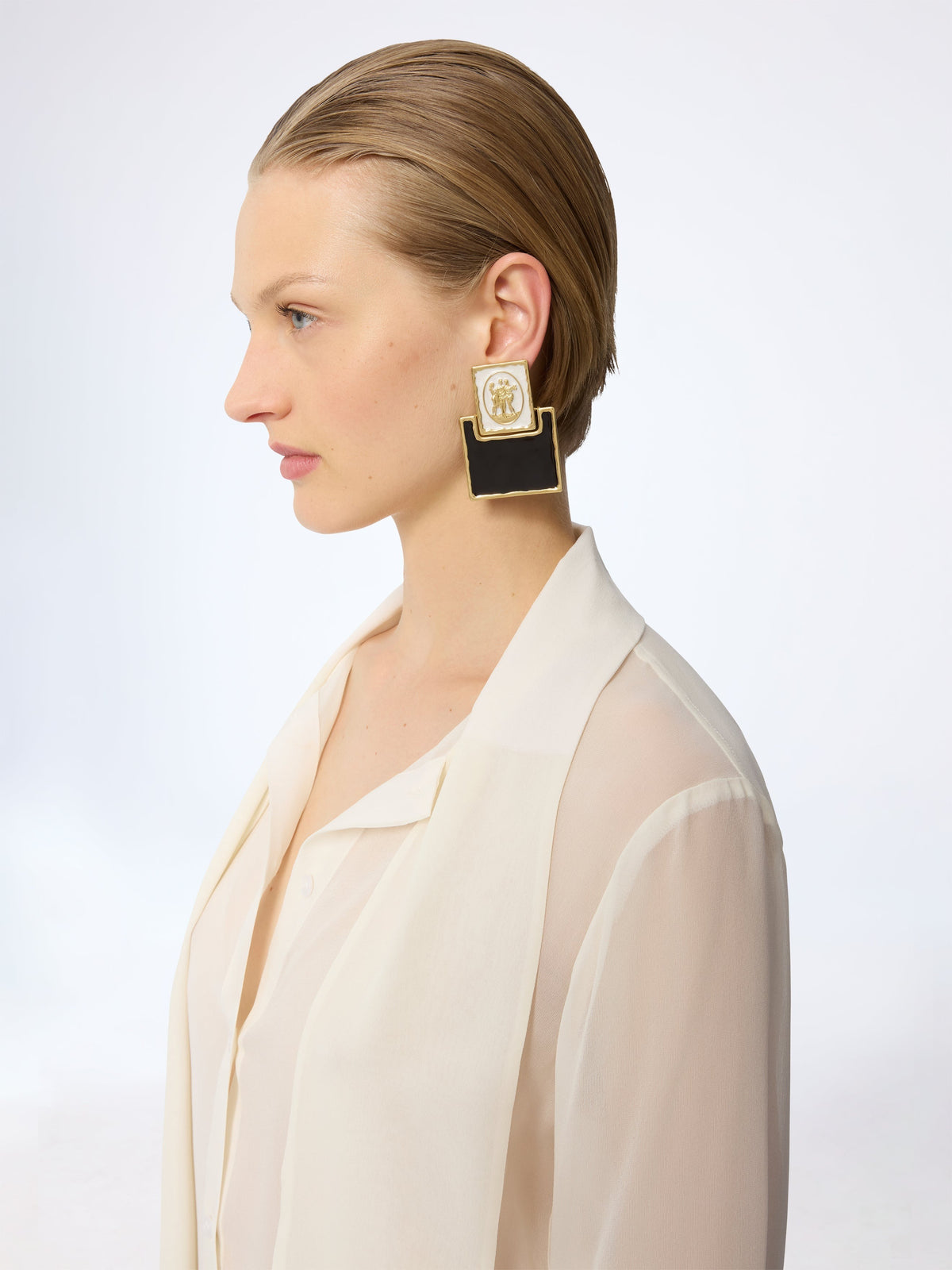 BOUCLES D'OREILLES À CLIP EN FORME DE FLEUR DE CALLA KAKI - Crème