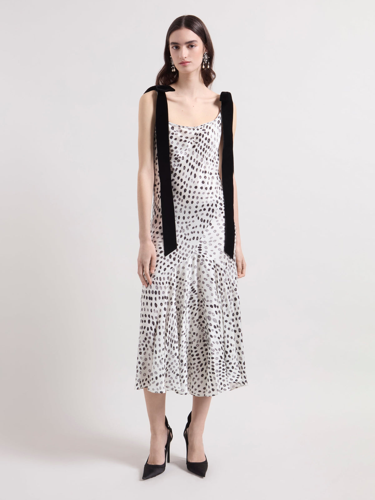ROBE MI-LONGUE EN SATIN À POIS - Blanc & Noir