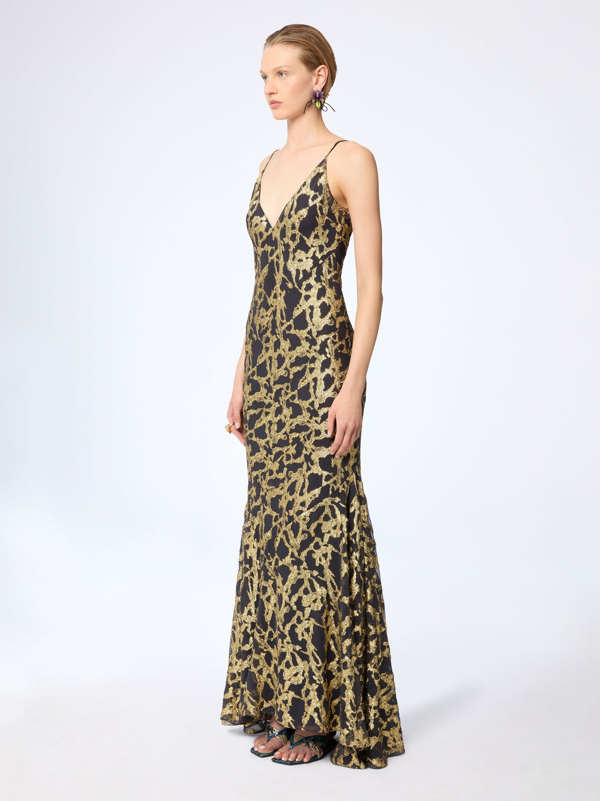 ROBE LONGUE NOIRE EN SOIE BRODÉE DE FLEURS - Marbre Doré