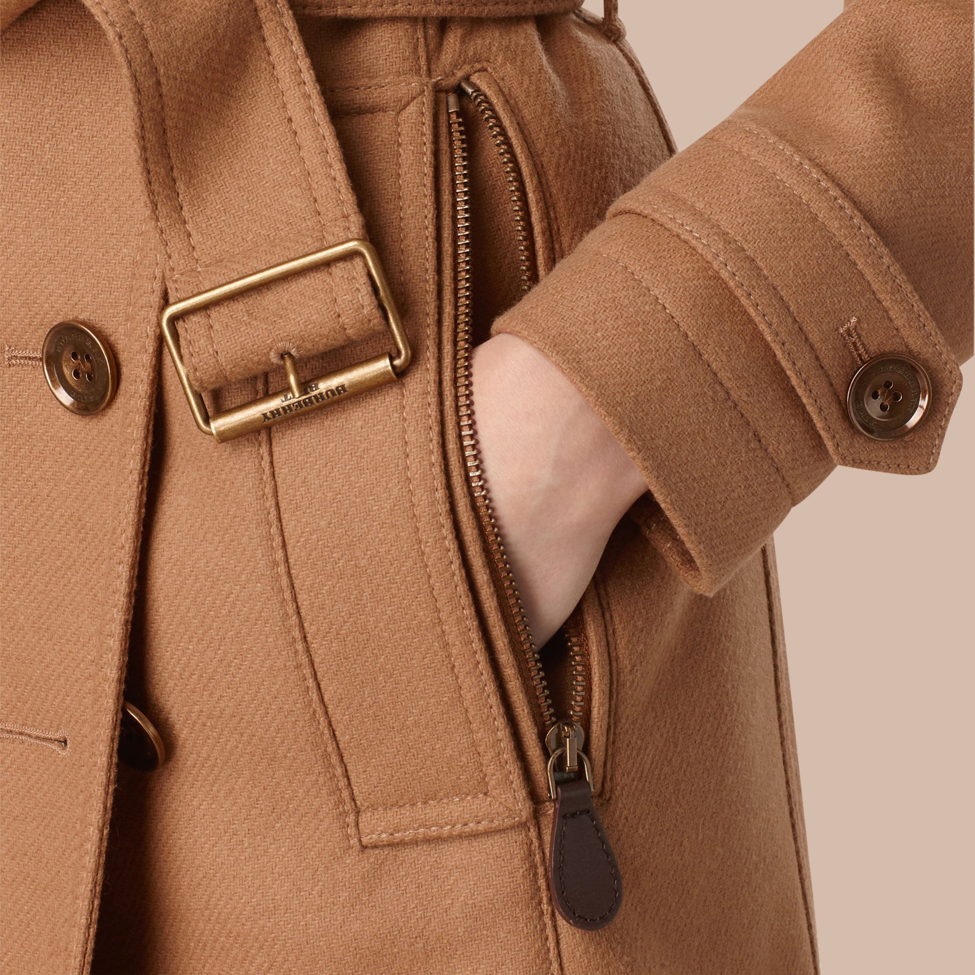 1 qty Trench-coat court en double sergé de laine - Camel