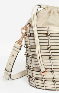Petit sac seau en cuir tressé - Crème