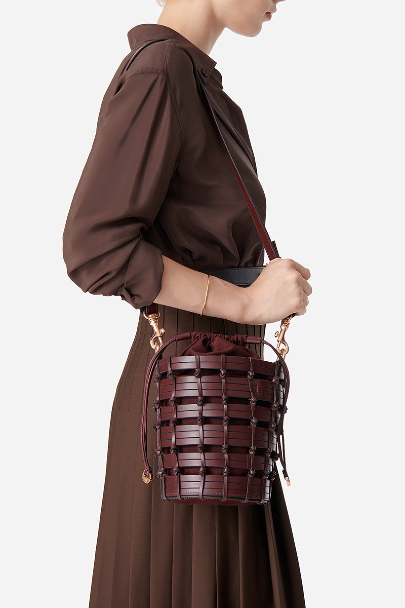 Small woven leather bucket bag - Brown