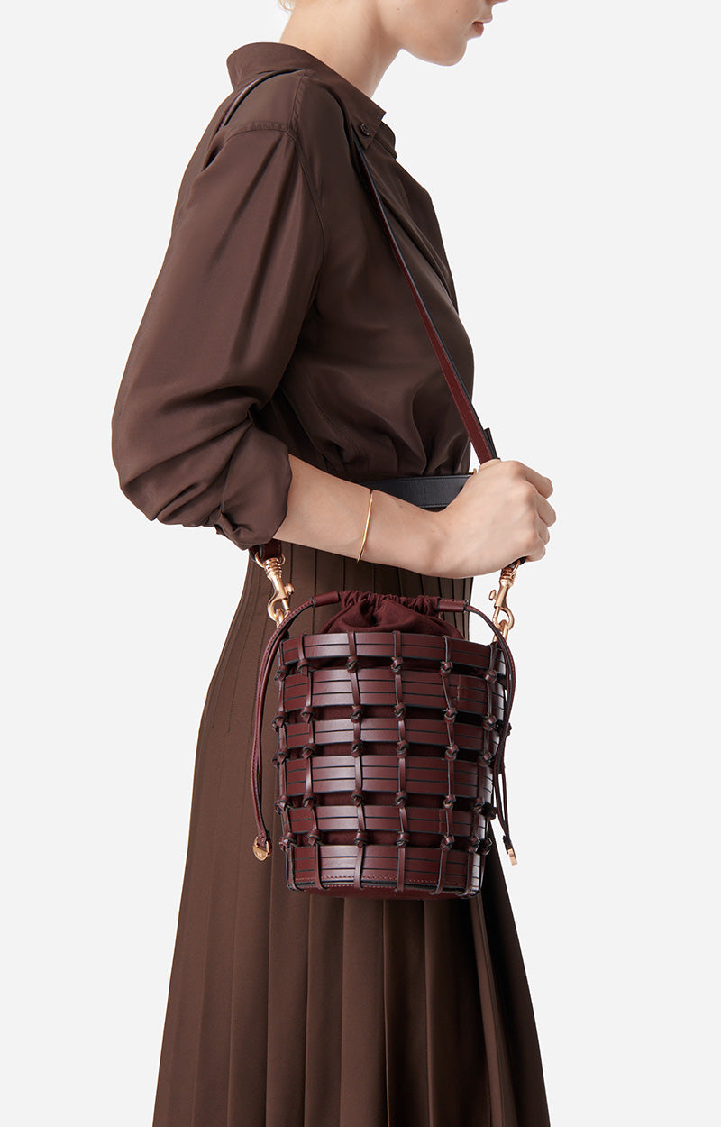 Petit sac seau en cuir tressé - Marron