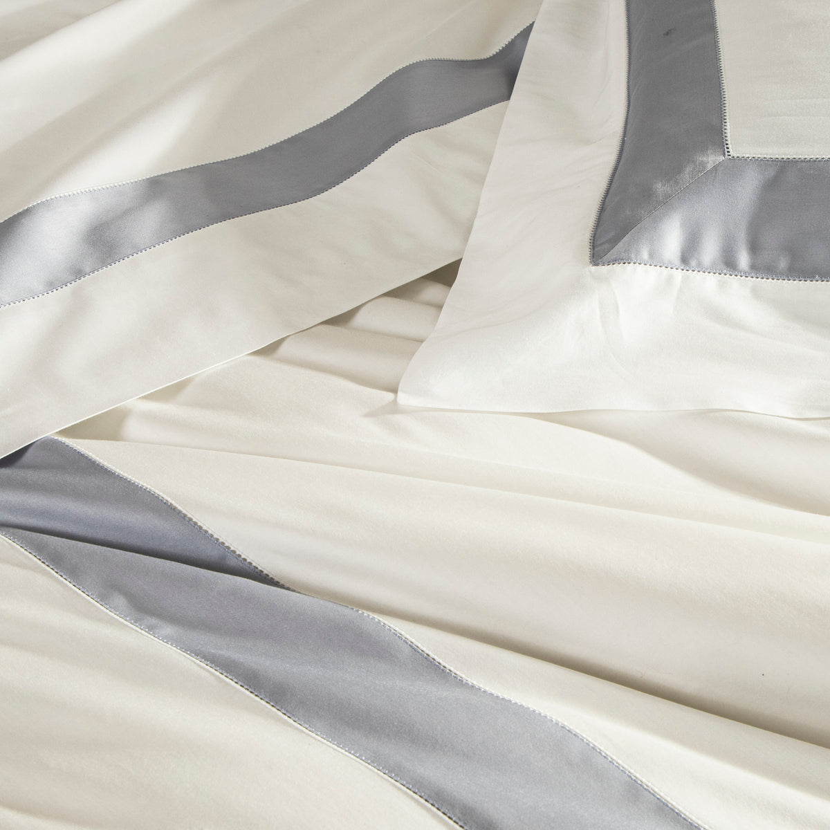 BICOLORE / PARURE HOUSSE DE COUETTE AVEC 2 TAIE D'OREILLER 51X71 ET UN DRAP PLAT