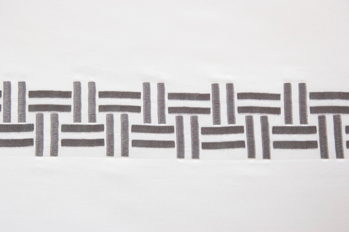 BASKET WEAVE EMBROIDERY / TAIE D'OREILLER