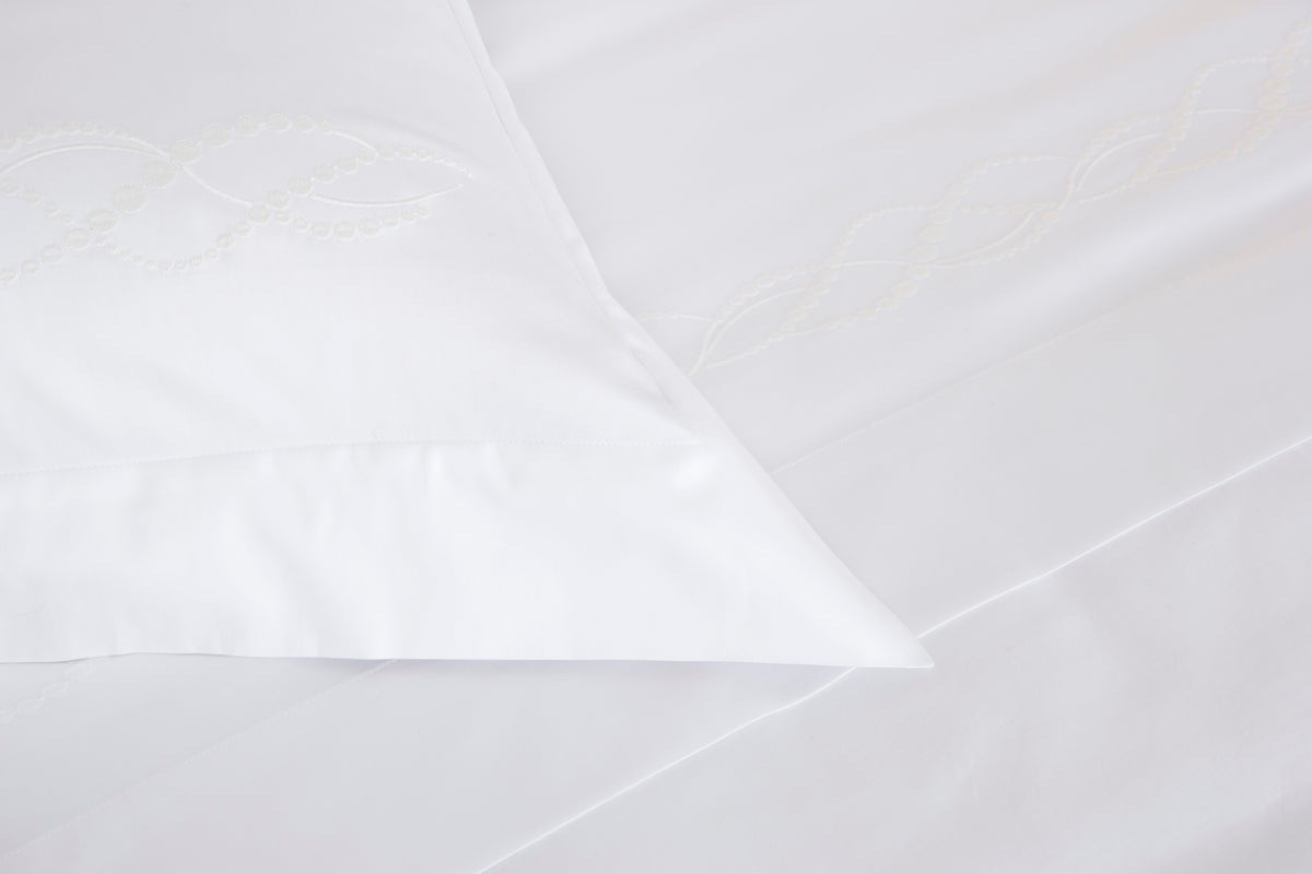 PEARLS EMBROIDERY /  PARURE HOUSSE DE COUETTE AVEC 2 TAIE D'OREILLER 51X71 ET UN DRAP PLAT