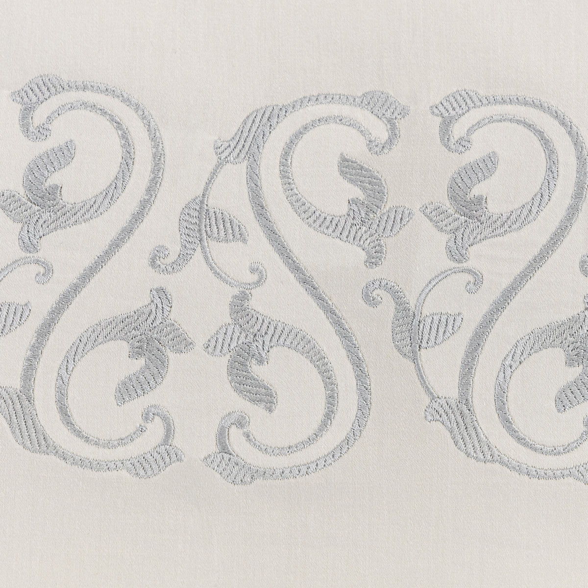ORNATE MEDALLION EMBROIDERY -DOUBLE KING PARURE HOUSSE DE COUETTE AVEC 2 TAIE D'OREILLER 50X80 ET UN DRAP PLAT