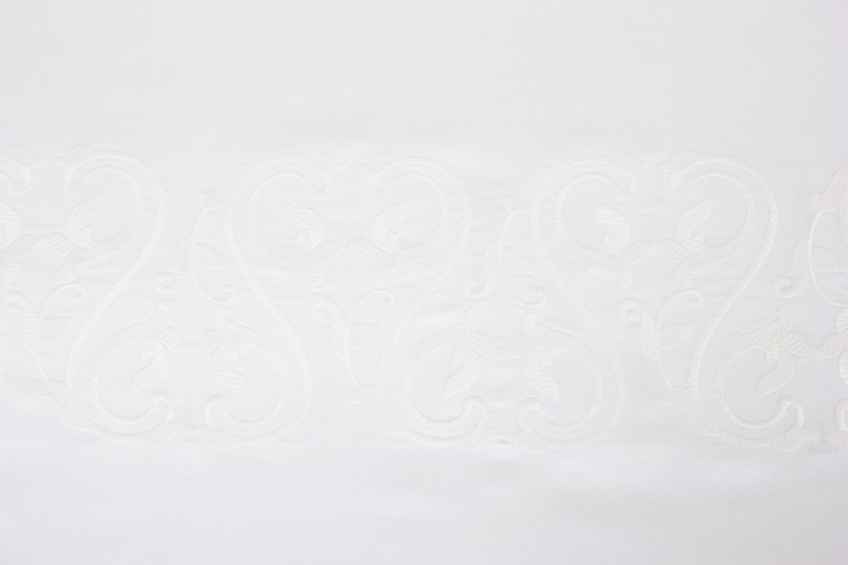 ORNATE MEDALLION EMBROIDERY -DOUBLE KING PARURE HOUSSE DE COUETTE AVEC 2 TAIE D'OREILLER 51X71 ET UN DRAP PLAT