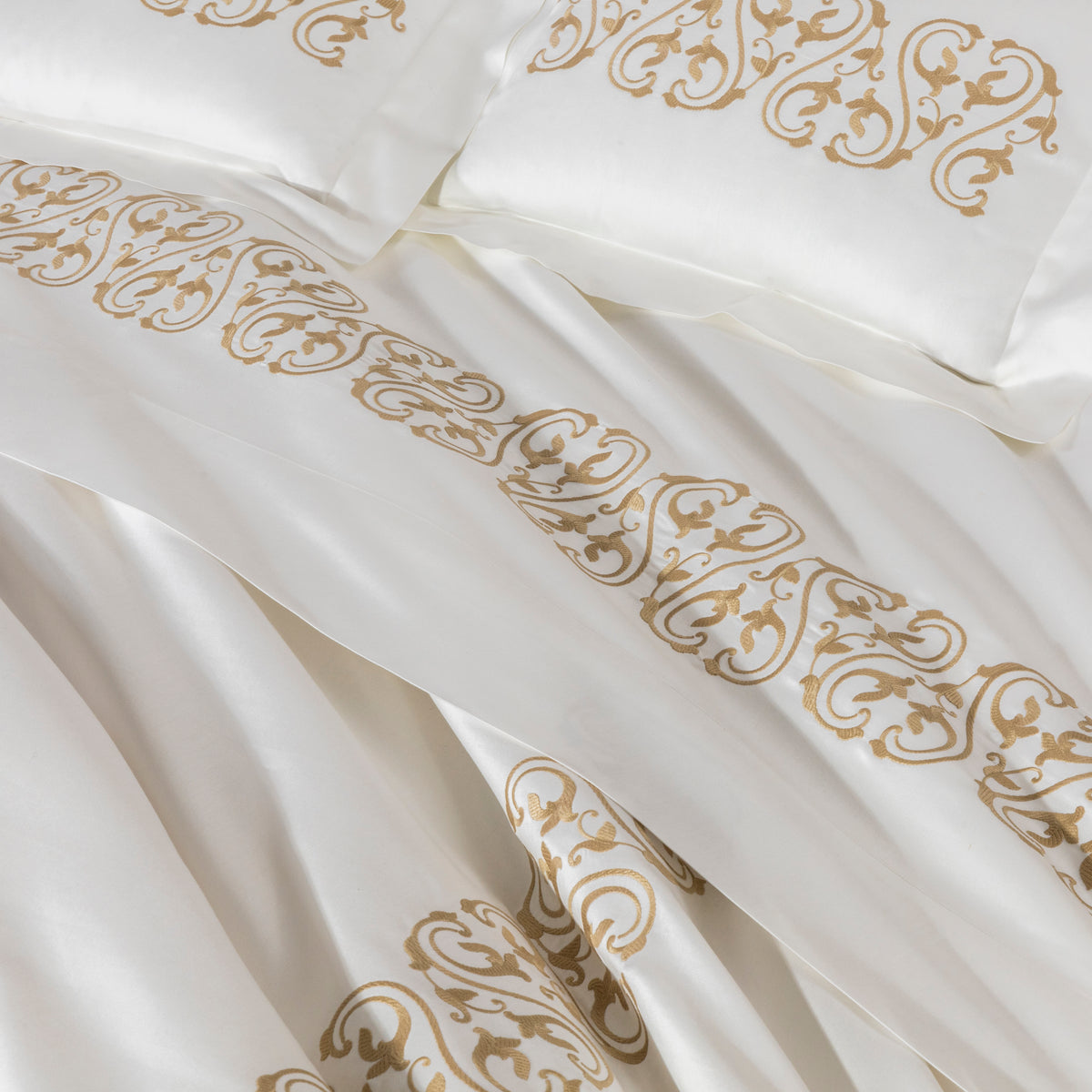 ORNATE MEDALLION EMBROIDERY / STANDARD PARURE HOUSSE DE COUETTE AVEC 2 TAIE D'OREILLER 51X71 ET UN DRAP PLAT