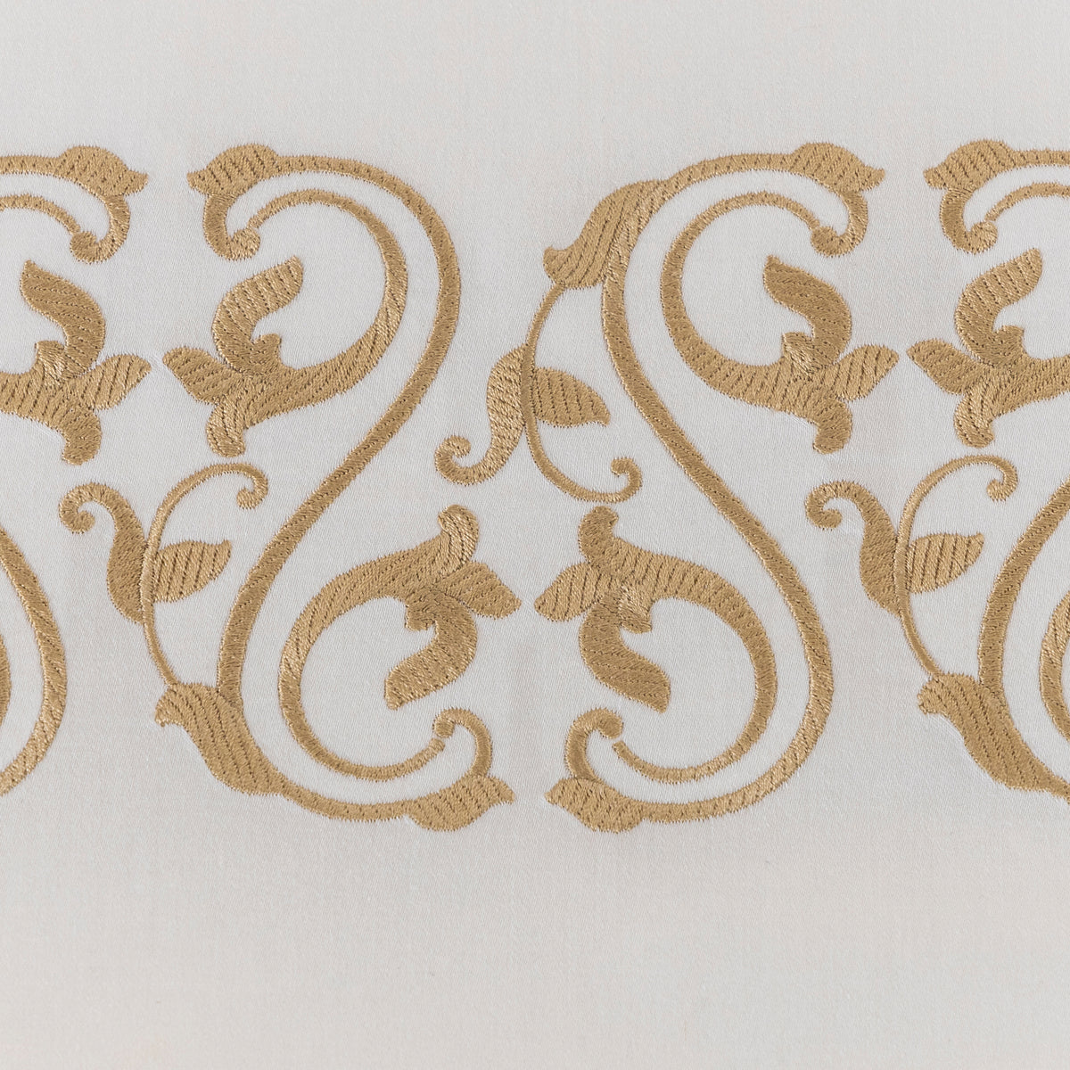 ORNATE MEDALLION EMBROIDERY / STANDARD PARURE HOUSSE DE COUETTE AVEC 2 TAIE D'OREILLER 51X71 ET UN DRAP PLAT