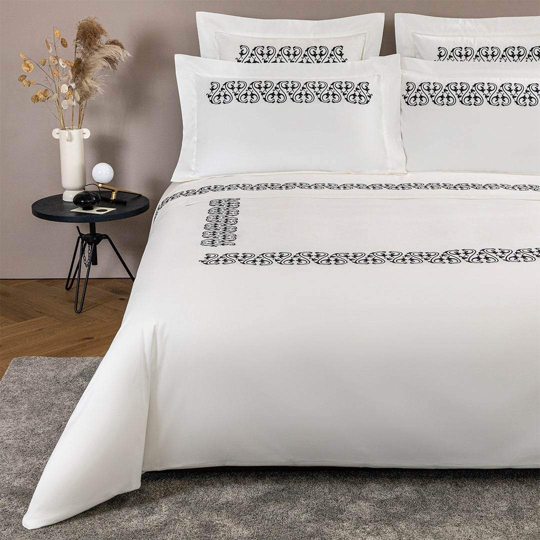 Parure housse de couette 4 pcs Ornate Medallion en coton - Milk & Black