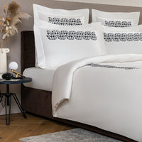 ORNATE MEDALLION EMBROIDERY / DOUBLE HOUSSE DE COUETTE SET AVEC 2 TAIE D'OREILLER 51X71  AVEC UN DRAP PLAT