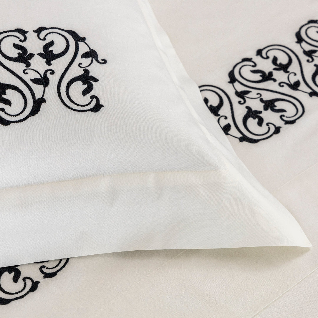 Parure housse de couette 4 pcs Ornate Medallion en coton - Milk & Black