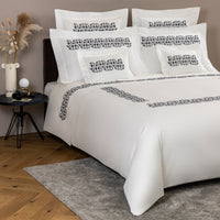 ORNATE MEDALLION EMBROIDERY / DOUBLE HOUSSE DE COUETTE SET AVEC 2 TAIE D'OREILLER 51X71  AVEC UN DRAP PLAT