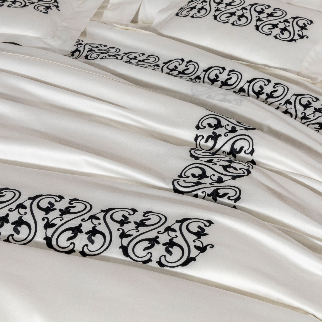 Parure housse de couette 4 pcs Ornate Medallion en coton - Milk & Black