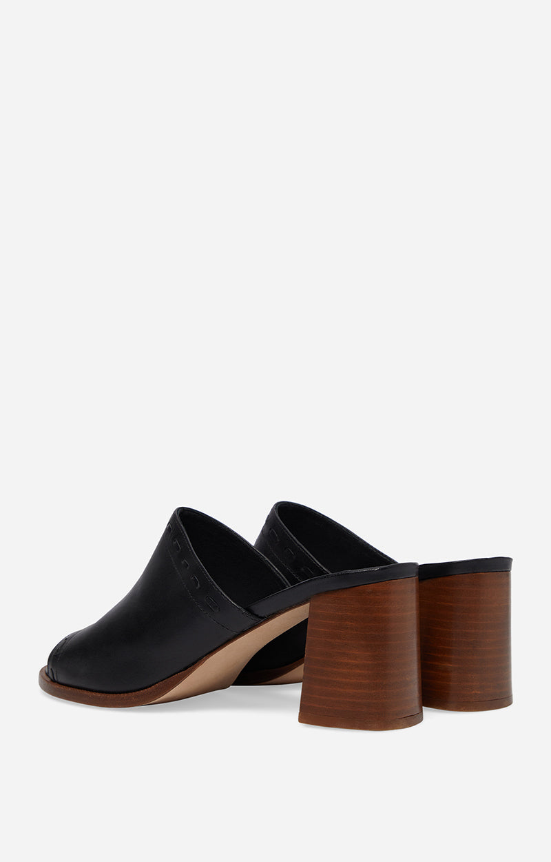 15 QTY RELIQUAT 120 // NOIR / Mules en Cuir à Tannage Végétal - NOIR