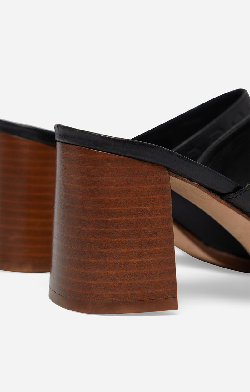15 QTY RELIQUAT 120 // NOIR / Mules en Cuir à Tannage Végétal - NOIR