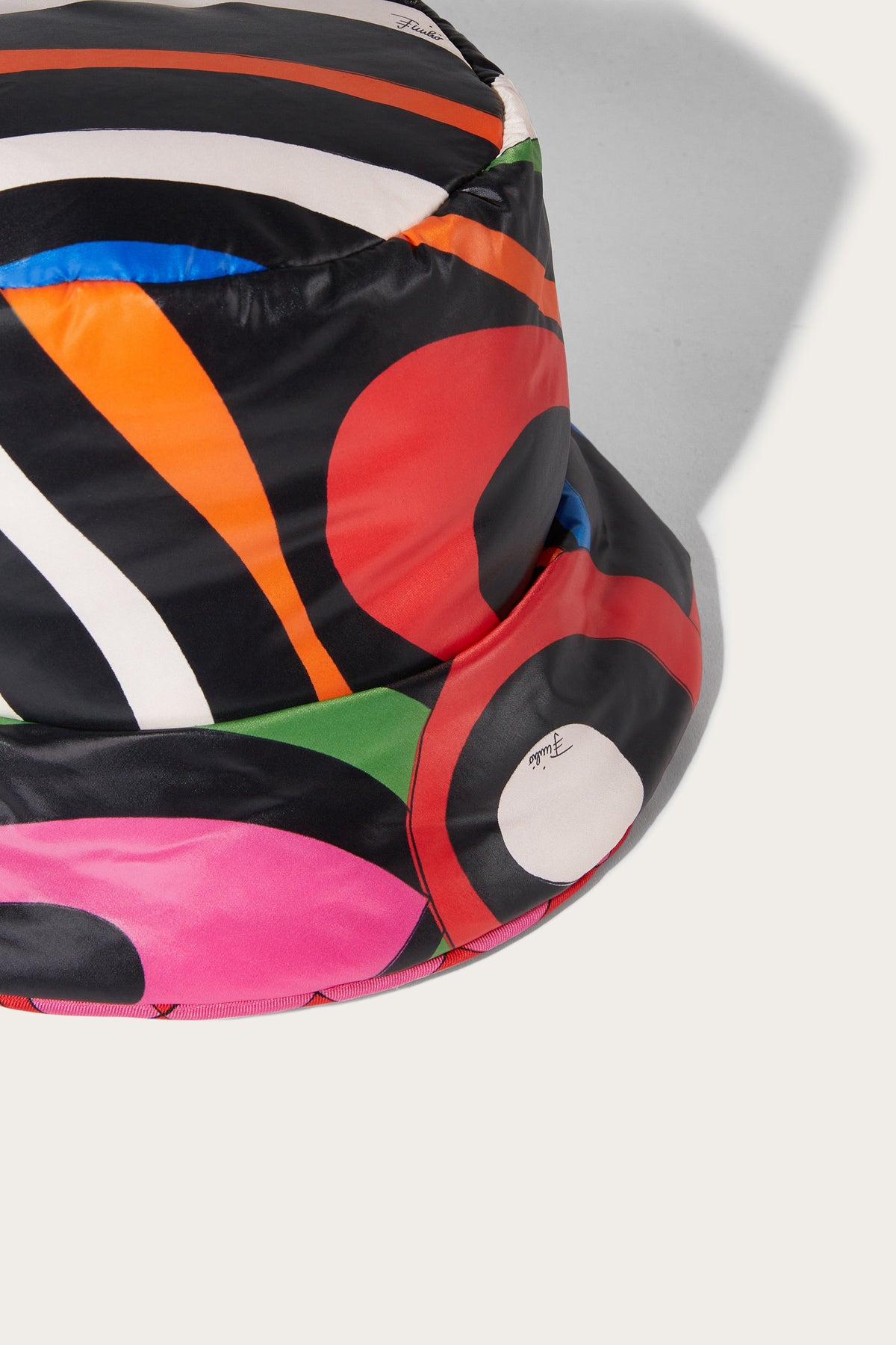 BUCKET HAT