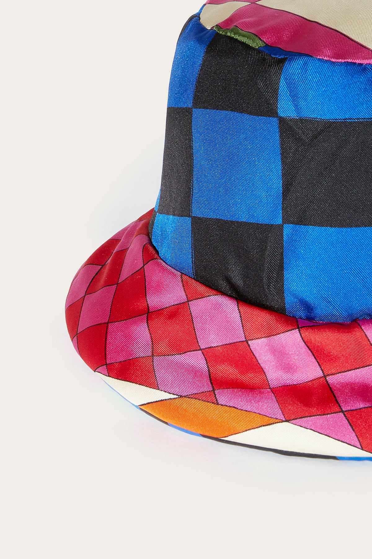 BUCKET HAT