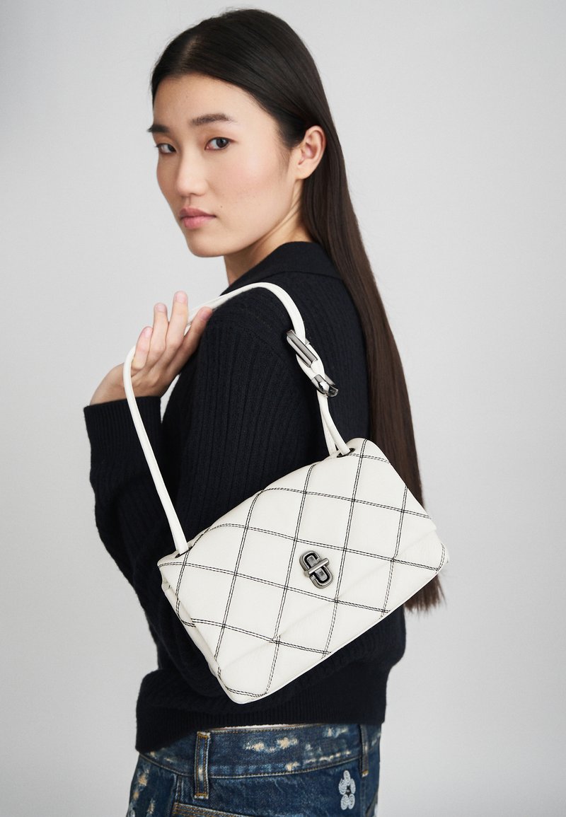 MINI   Mini Sac The Mini Dual Shoulder matelassé bicolore en cuir - White & Black