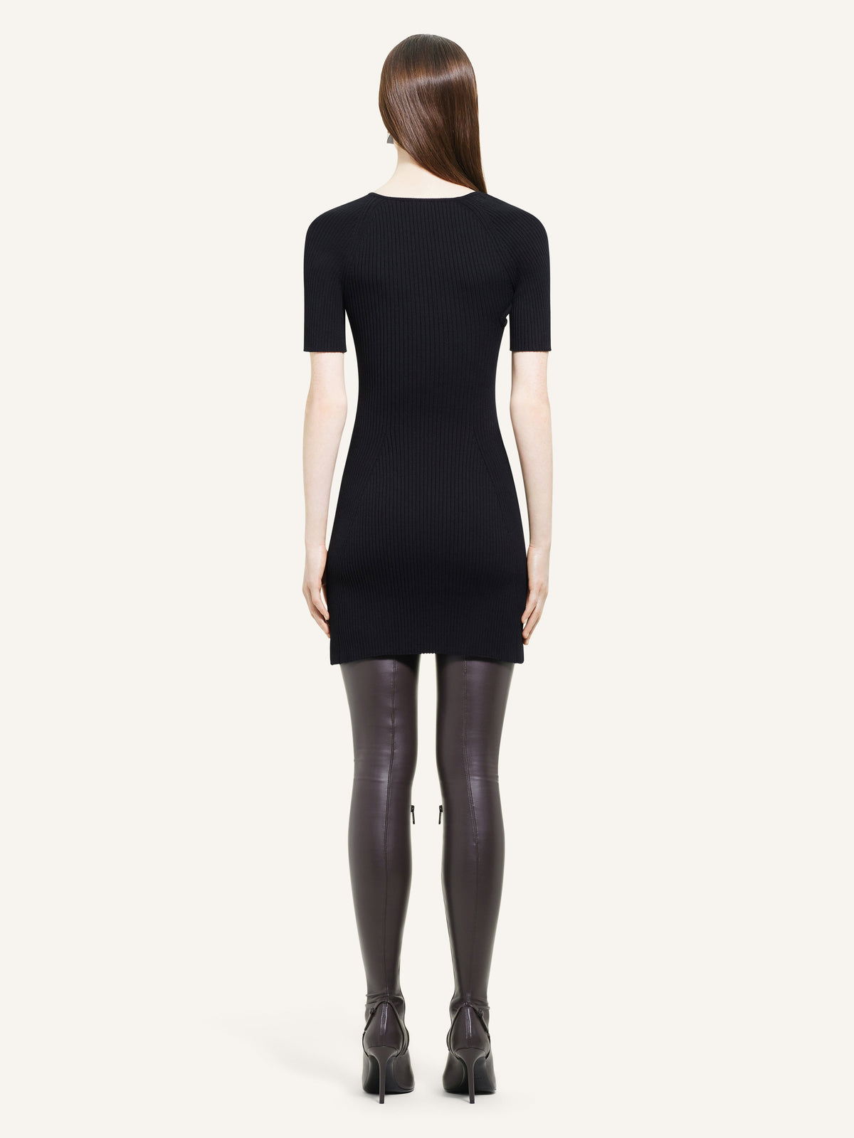 PRIX MARQUE : 120 / MINI ROBE SLASH EN MAILLE