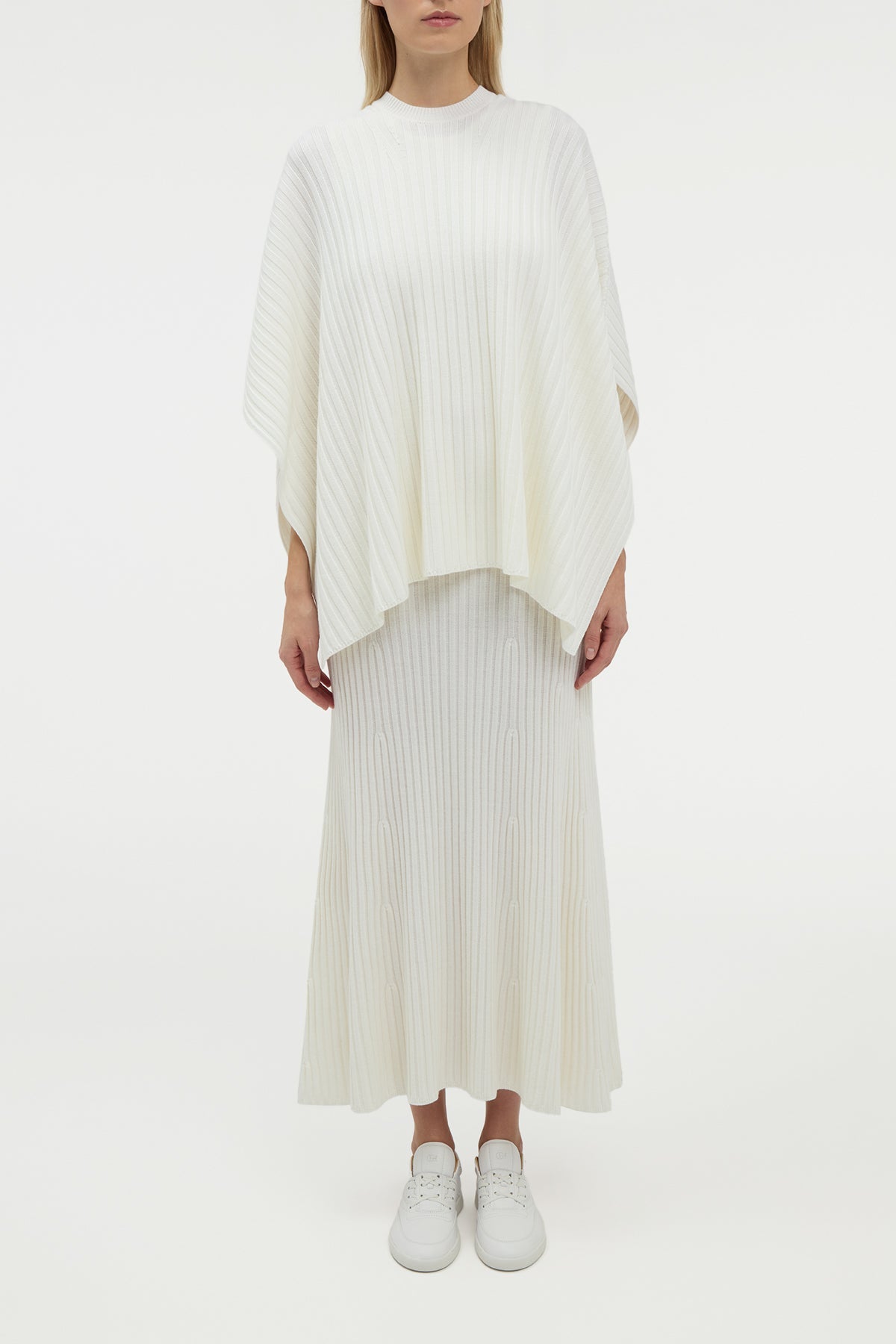 Baron Short Poncho en ivoire wanaka mérinos cachemire