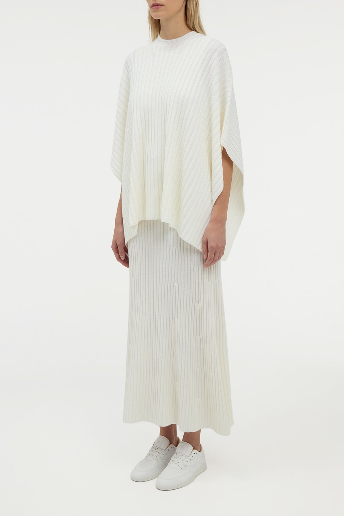 Baron Short Poncho en ivoire wanaka mérinos cachemire