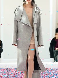 Manteau à design asymétrique