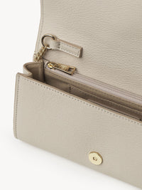 Portefeuille long à chaîne Hana en cuir - Cement Beige