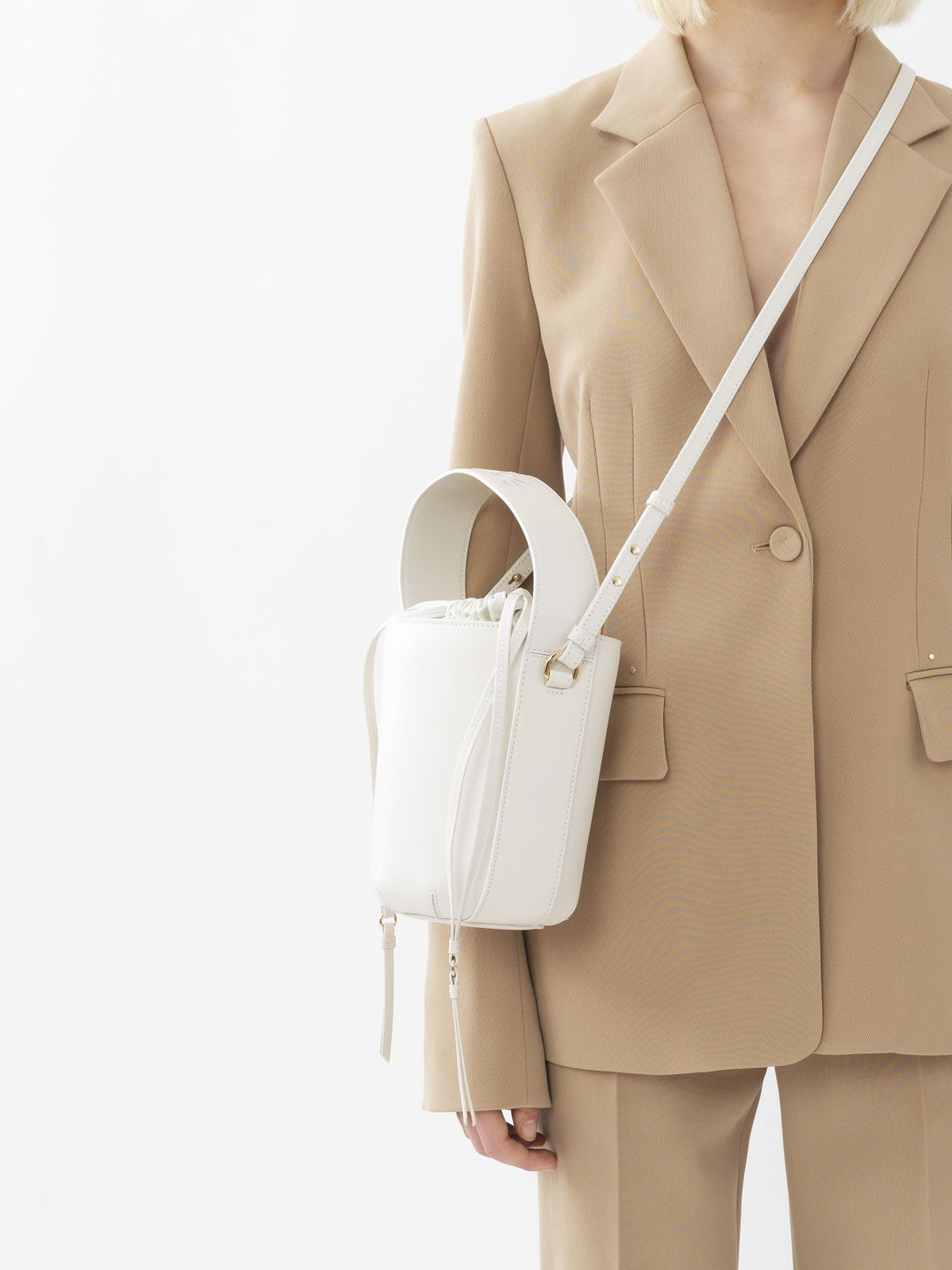 BASEPLUS_BUCKET BAG, White, Single size