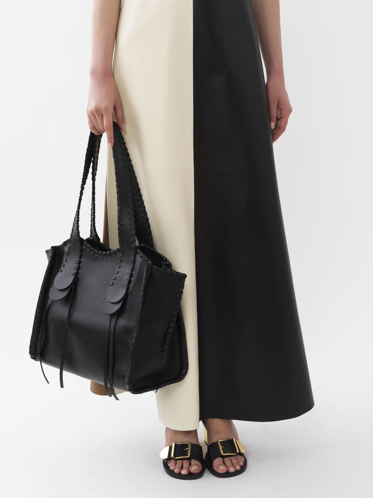BASEPLUS_Black MEDIUM TOTE - Black