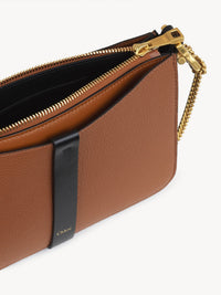 BASEPLUS_Tan POUCH ON CHAIN - Tan