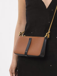 BASEPLUS_Tan POUCH ON CHAIN - Tan