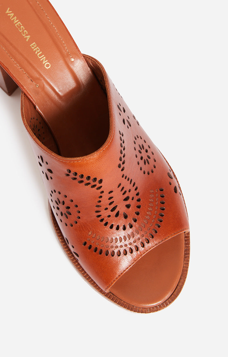 10 QTY RELIQUAT 120 // COGNAC / Mules en Cuir à Tannage Végétal - COGNAC