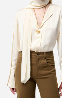 Chemise à col lavallière Filipina en satin - Écru