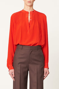 Flowing pleated silk blouse with a stand-up collar - Coquelicot