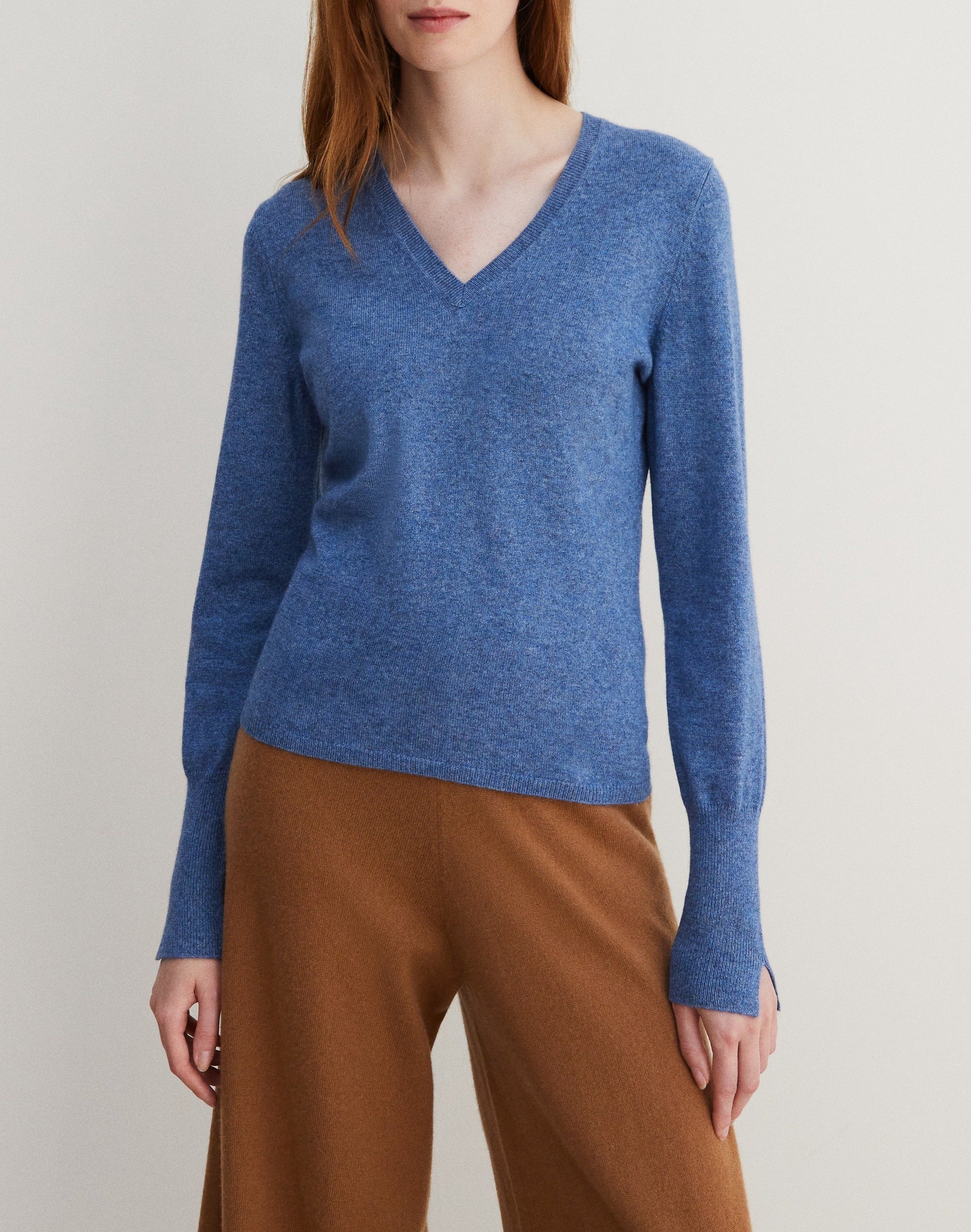 Slim-fit V-neck cashmere and silk slit jumper - Tourterelle