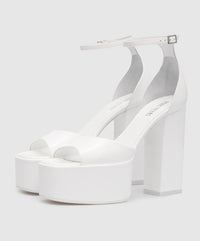 Sandales à plateforme Tatiana 130 en cuir verni - White