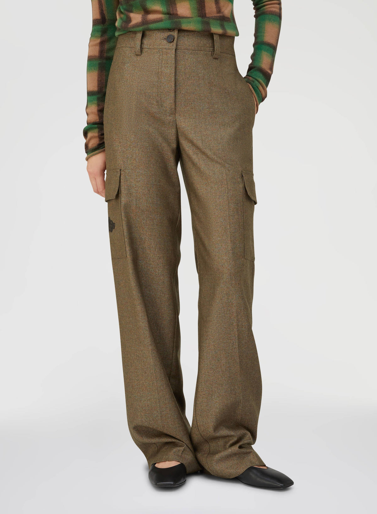 GREEN EMBROIDERED CARGO PANTS