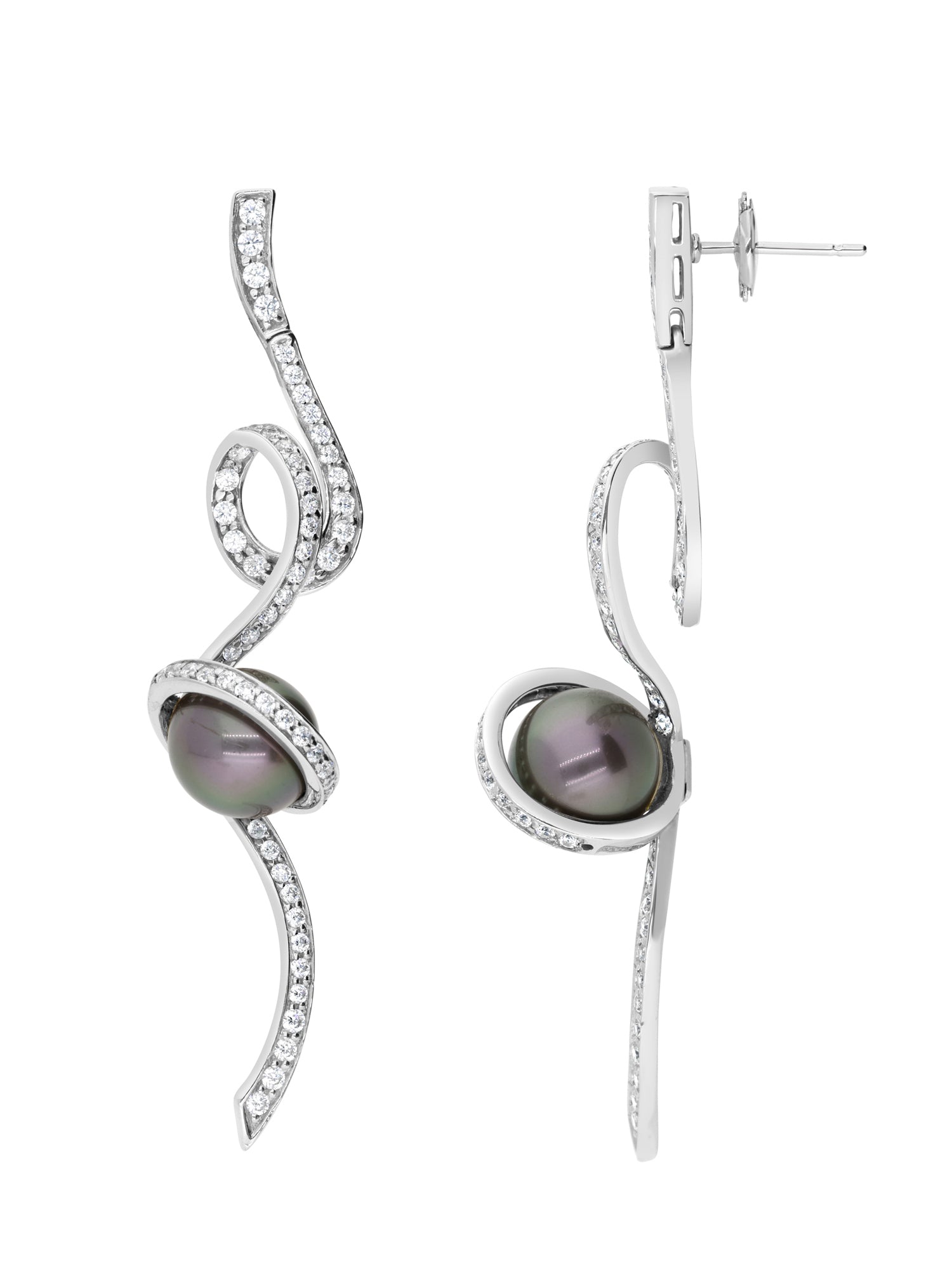 1qty DJV / QTY DISPO : 2-QTY VENDUES : 1-ST : 50% PRIX DJV : 695€ // Or gris 18 ct Boucles d'oreilles en or gris pavée de Burmalite™ blanche entourant une perle grise synthétique /// RECO : 580€